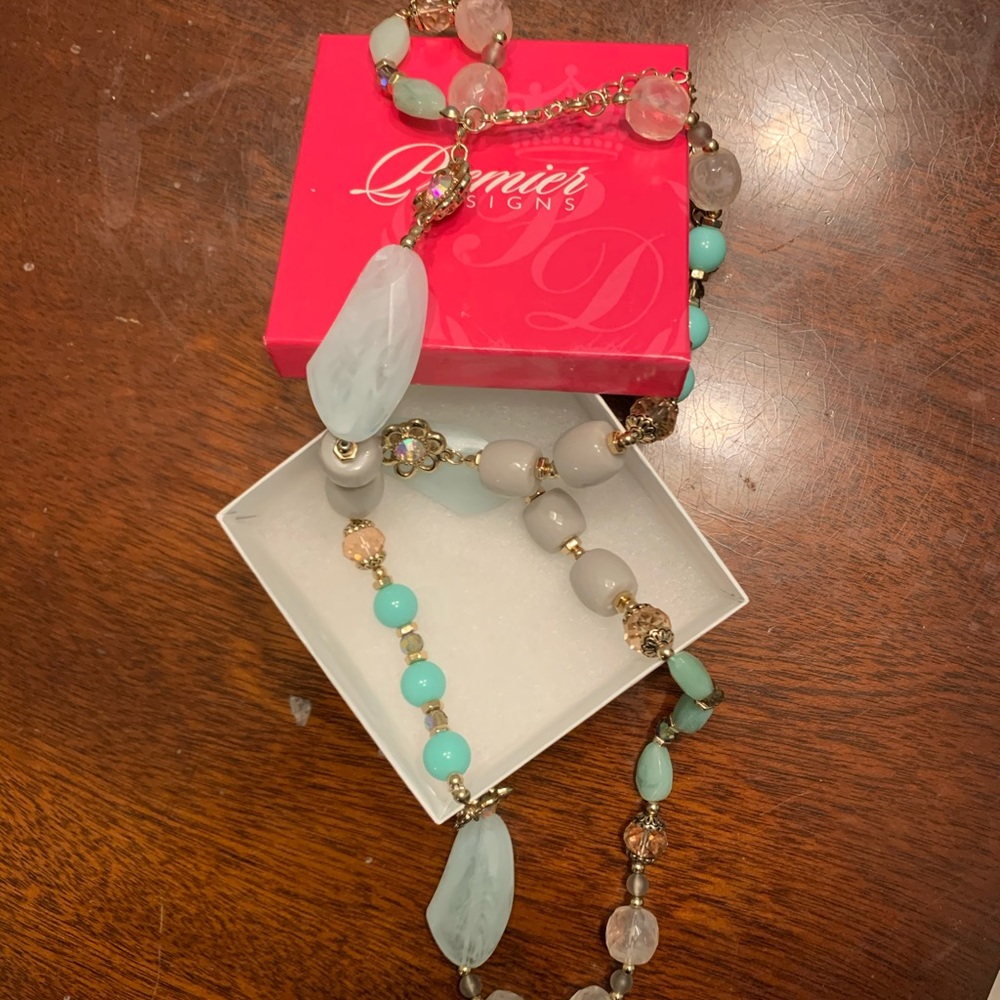 Premier Designs Bouquet Necklace